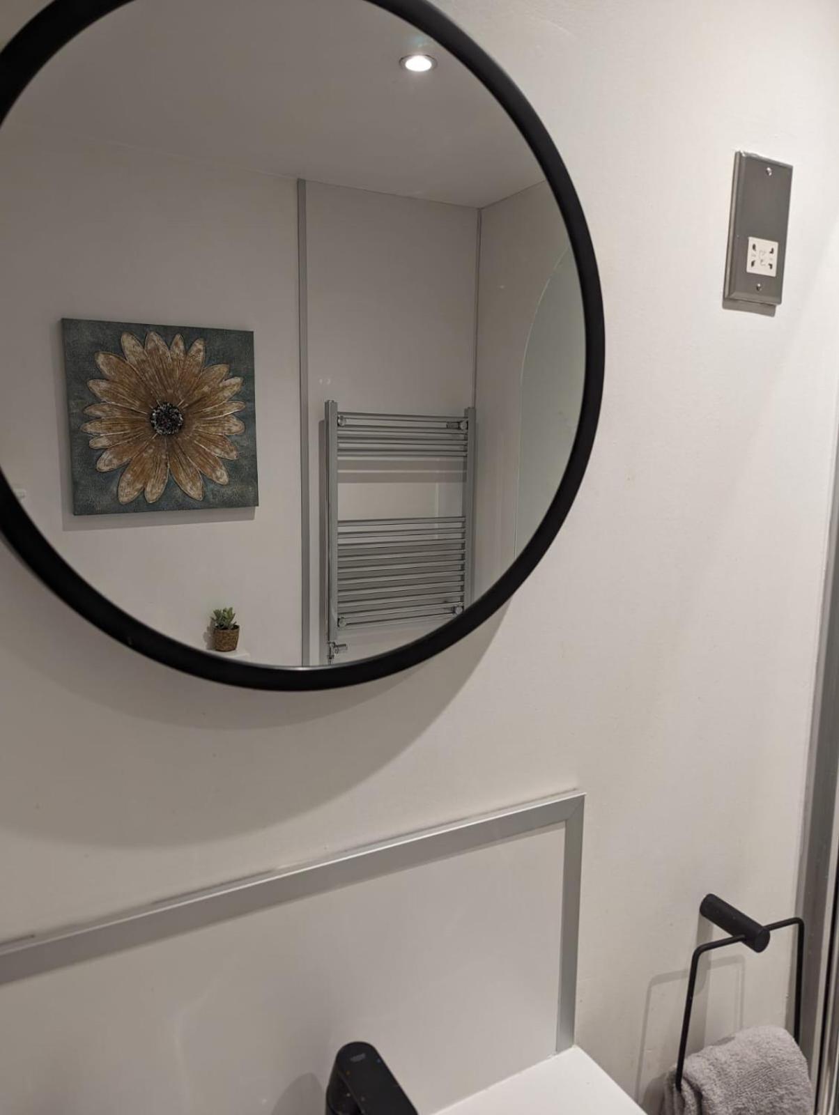 2-Bed Apartment Heart Of Кардиф Екстериор снимка